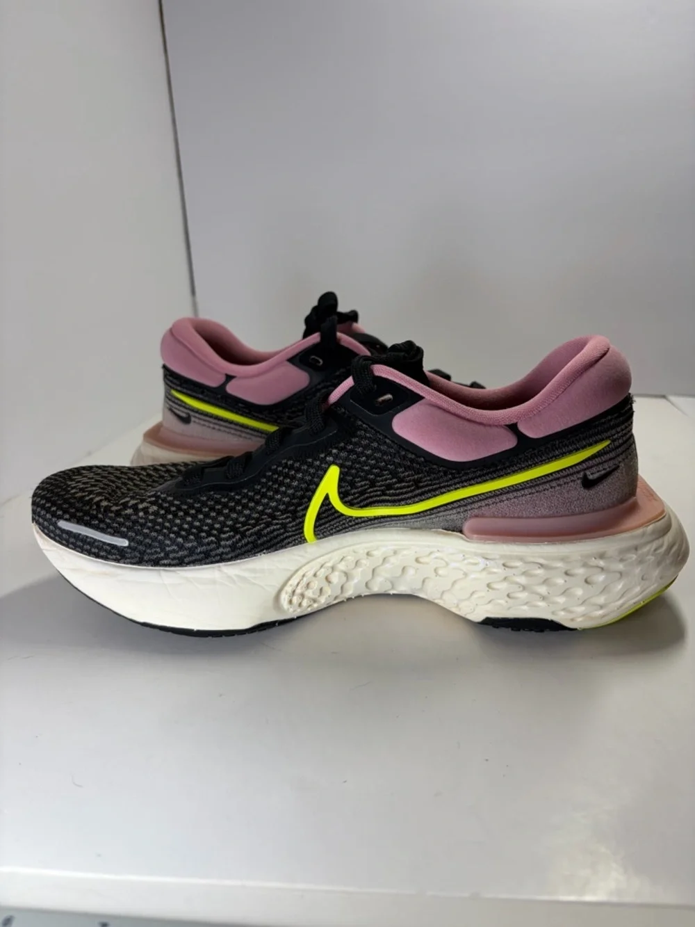 Nike Zoom X Invincible Run Flyknit Volt Pink Athletic Running Shoe Women's US 9